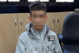 Jovem suspeito de estuprar meninas de 13 e 16 anos se entrega à polícia