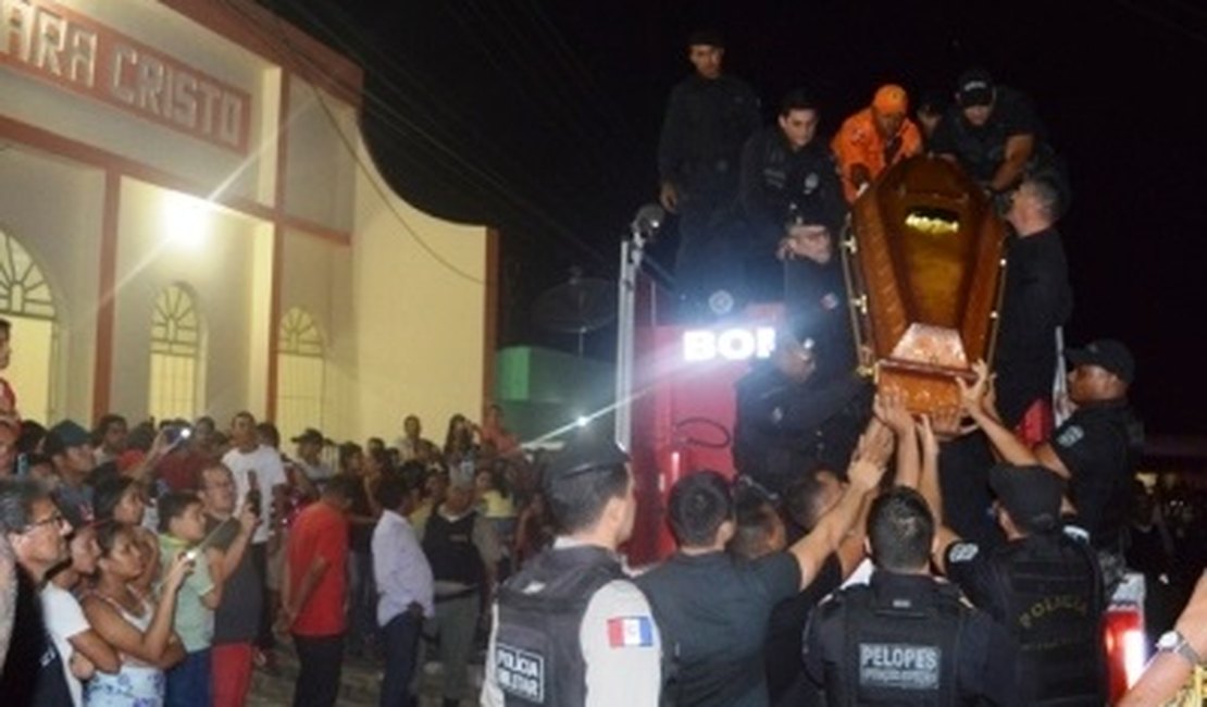Vídeo. Policiais militares mortos em acidente na BR-101 são sepultados em cidades de Pernambuco