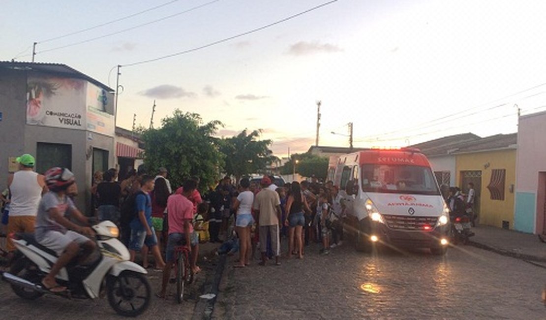 Mulher fica ferida após colisão entre motos no Alto do Cruzeiro, em Arapiraca