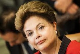 Dilma chega ao Uruguai e diz que manifestações têm de ser respeitadas