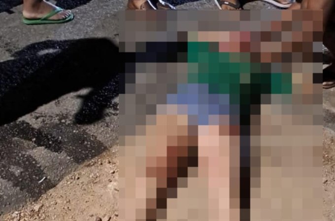 Batida entre carro e moto deixa mulher ferida na Av. Muniz Falcão, em Arapiraca