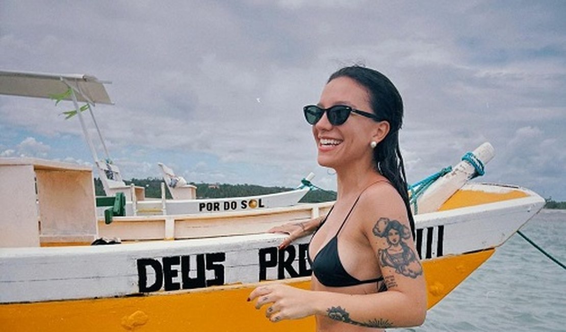 Priscilla Alcantara curte descanso em Alagoas: 'Meu sonho era chegar e já cair no mar'