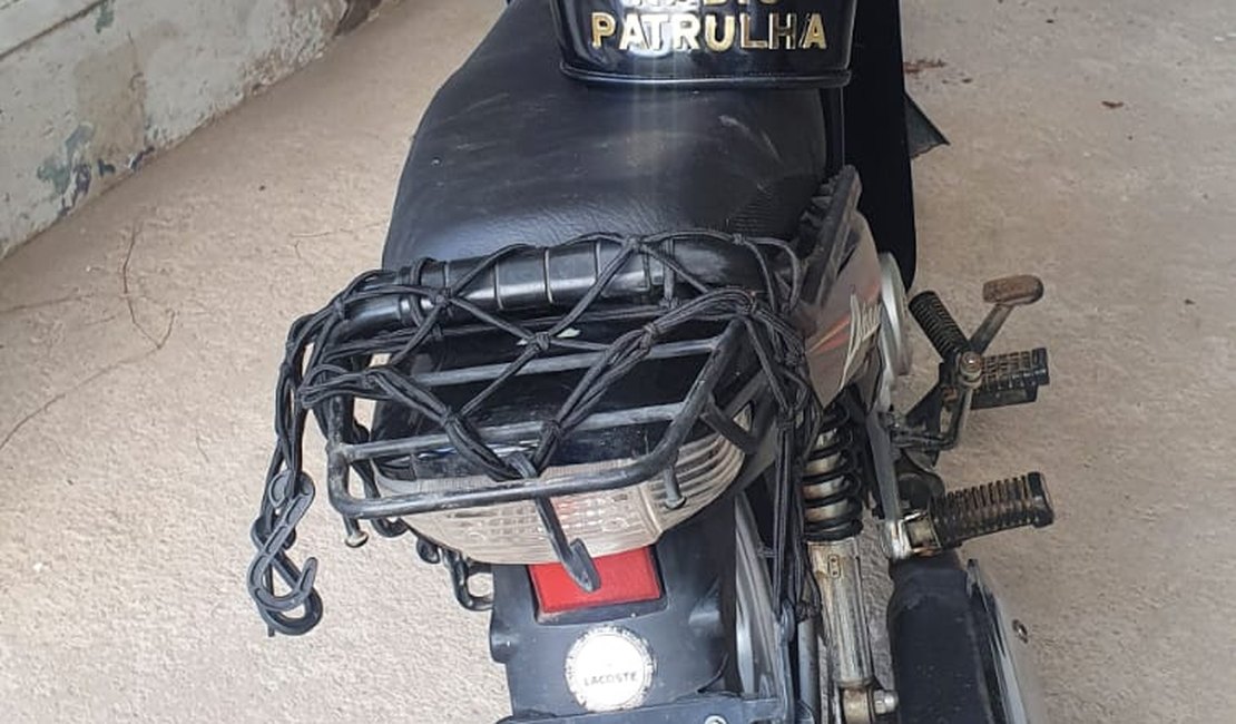 Menor é apreendido por receptação de moto roubada, em Arapiraca