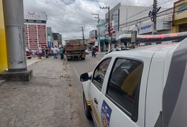 Em Arapiraca, motorista perde controle da direção e provoca engavetamento em sinal