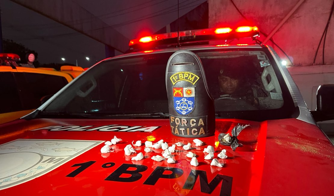 1º BPM prende homem por tráfico de drogas na Praia de Pajuçara, em Maceió