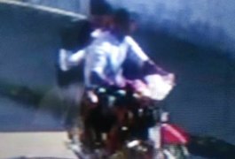 Vídeo: Câmera de segurança flagra mulher sendo assaltada no bairro São Luiz, em Arapiraca