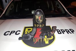 Vídeos compartilhados no WhatsApp levam PM a prender suspeito com armas
