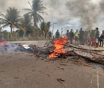 VÍDEO. Moradores do Residencial Agreste bloqueiam AL-115 em protesto pela falta d’água