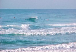 Bombeiros resgatam três mulheres que se afogaram na Praia do Francês