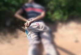 Populares encontram jovem morto e com mãos algemadas em estrada vicinal de Arapiraca