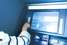 Homem sofre golpe dentro de agência bancária e tem cartão trocado por criminoso, em Limoeiro de Anadia