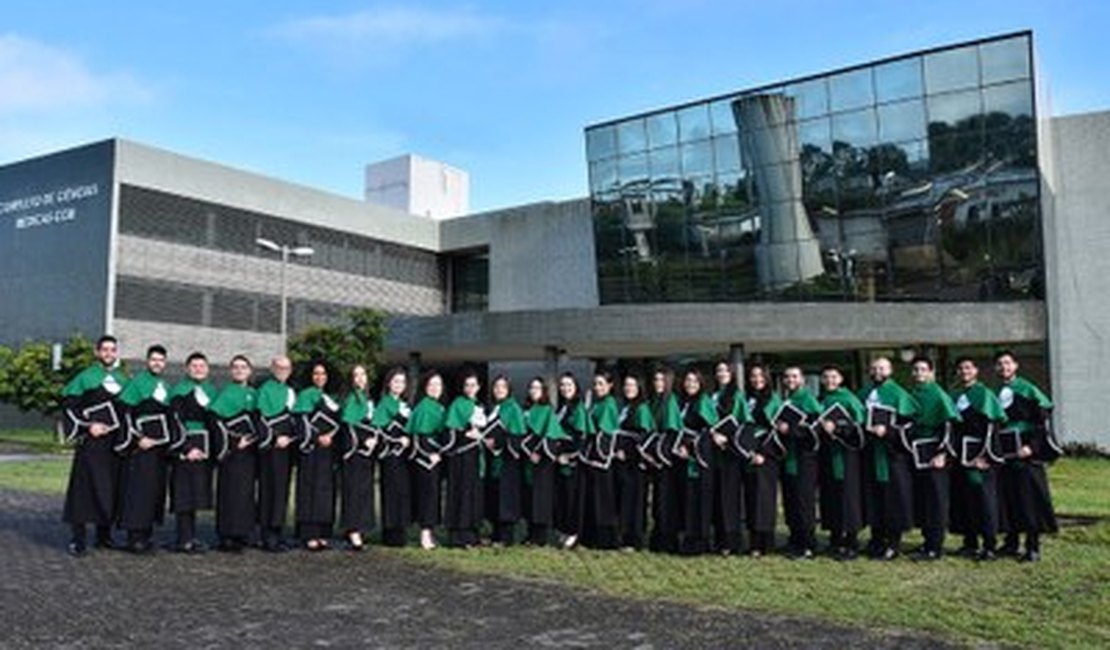 Medicina Arapiraca realiza primeira colação de grau presencial do curso