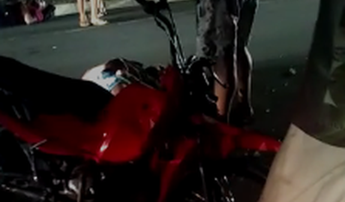 Motociclista fica ferido após colisão com vaca em Major Izidoro