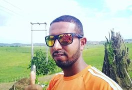 Motociclista que morreu em colisão com caminhonete em Lagoa da Canoa é identificado