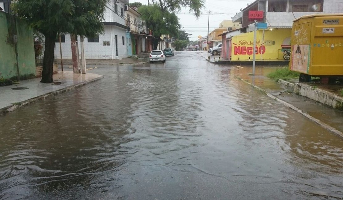 Chuva Forte Deixa Ruas E Avenidas De Maceió Alagadas - Já é Notícia