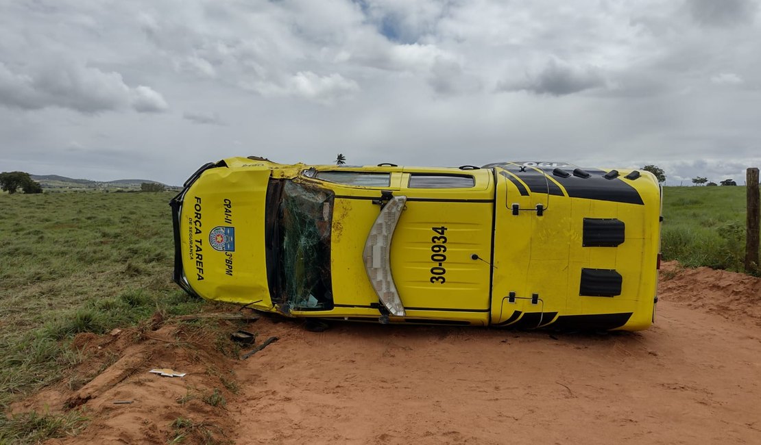 Vídeo. Perseguição termina com dois presos e viatura da PM capotada em Arapiraca