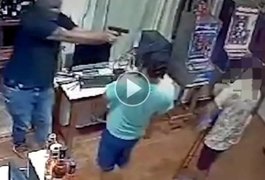 Câmera mostra homem procurado pela polícia sendo executado com 15 tiros na fronteira do Paraguai com o Brasil