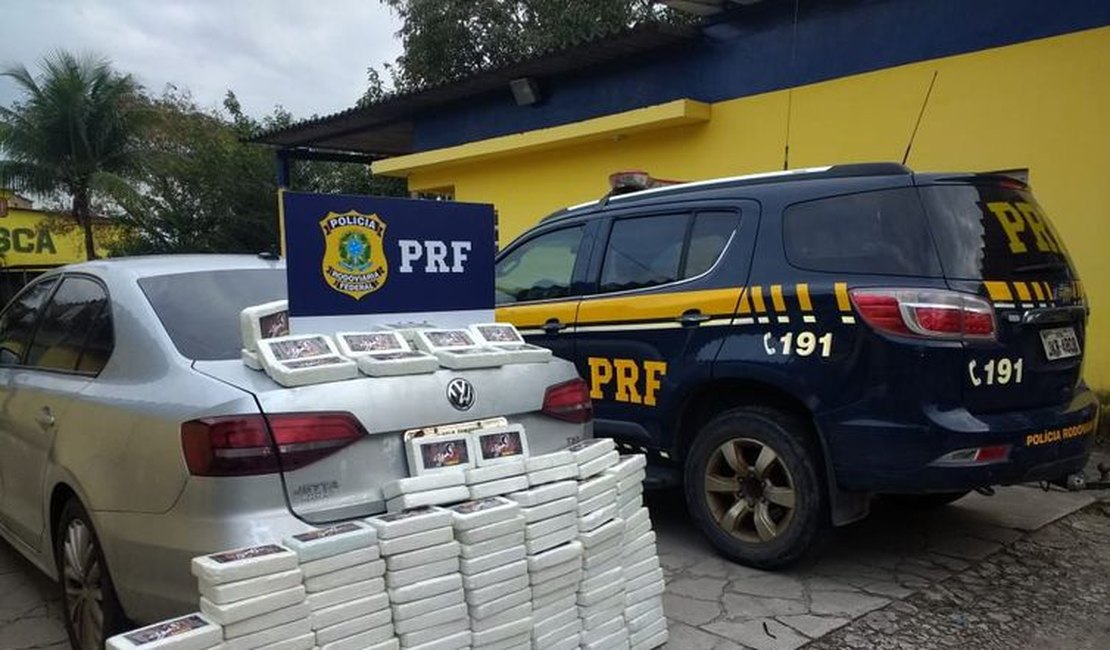 Policiais apreendem mais de 100 quilos de pasta de cocaína em rodovia