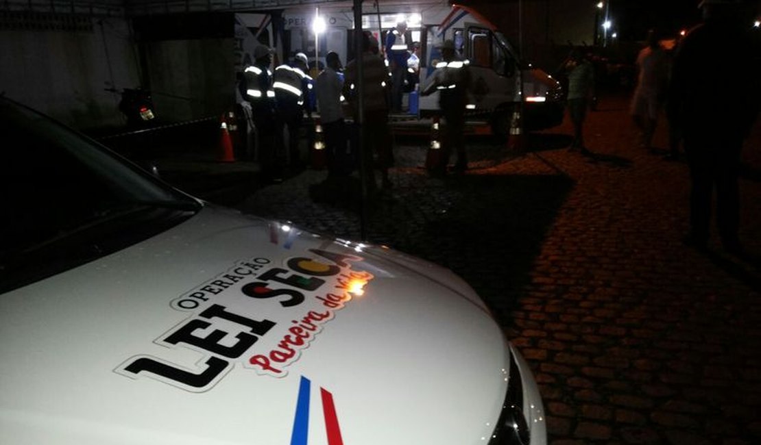 Operação Lei Seca termina com uma pessoa presa e 7 CNHs apreendidas