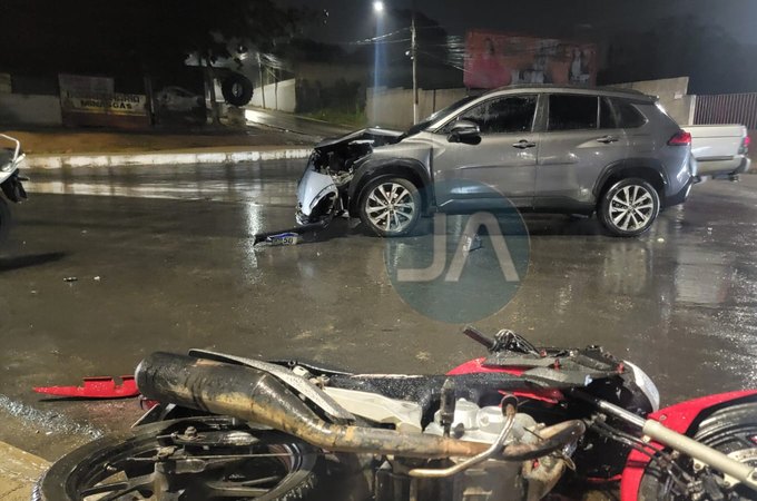 Colisão entre carro e moto deixa duas pessoas feridas no bairro Ouro Preto, em Arapiraca