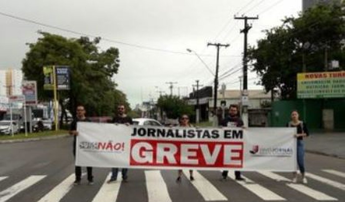 Jornalistas de Alagoas seguem em greve geral e fazem manifestações em Maceió