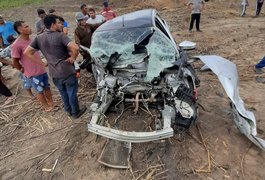 Grave acidente deixa motorista preso às ferragens no interior de Alagoas