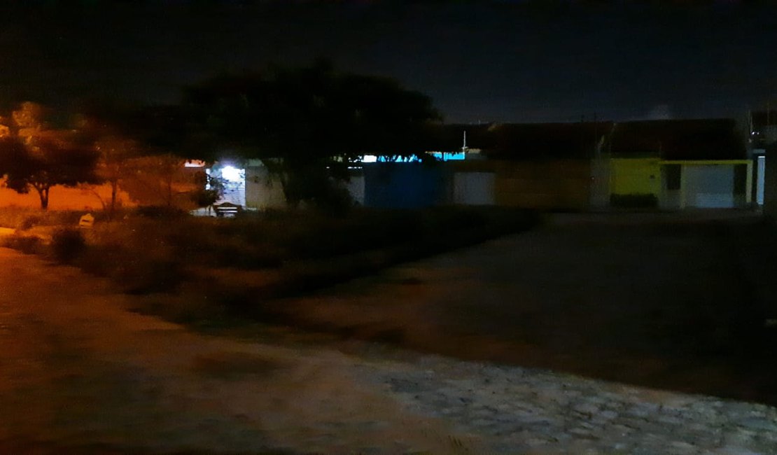 Moradores da Boa Vista, em Arapiraca, estão inseguros devido a falta de iluminação pública