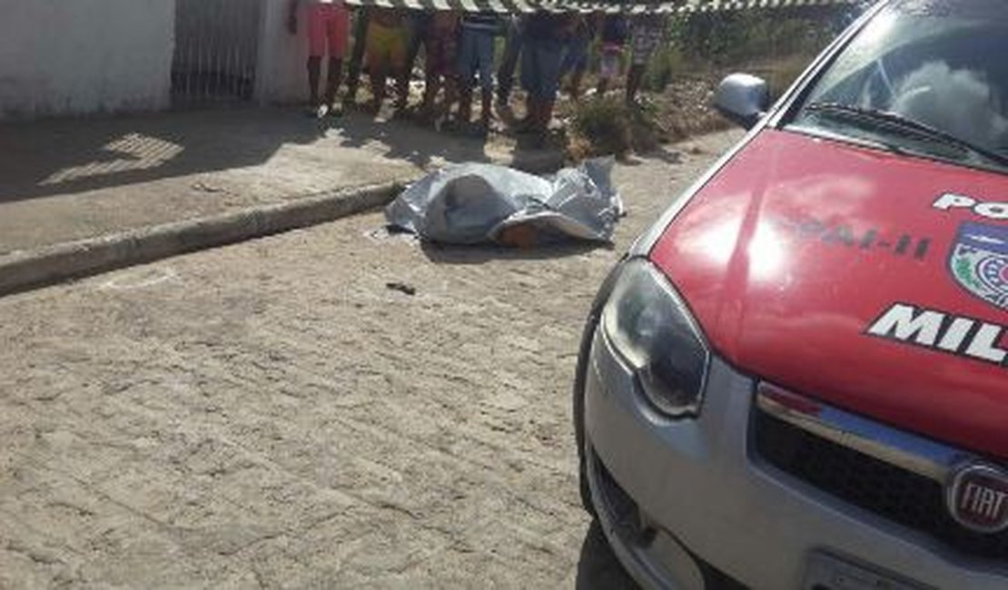 Homem é alvejado a tiros e morre no bairro Zélia Barbosa, em Arapiraca