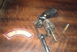 Homem é detido por porte ilegal de arma de fogo