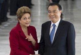 Primeiro-ministro chinês chega ao Brasil e é recebido por Dilma