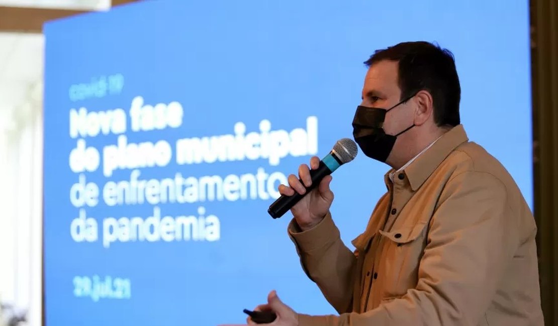 Prefeito do Rio de Janeiro anuncia cidade sem máscaras em novembro e reabertura de estádio e boate