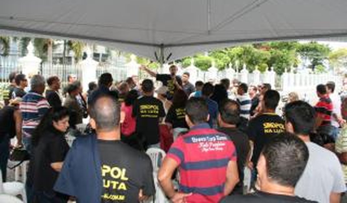 Policiais civis decidem hoje se deflagram greve no período carnavalesco