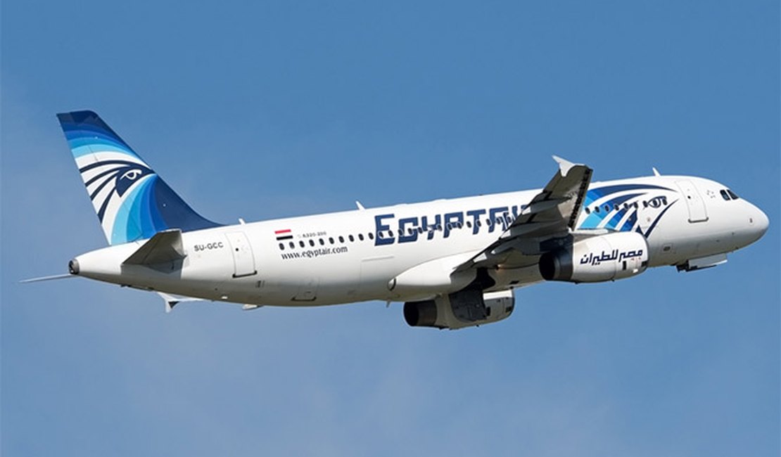 Avião da EgyptAir com 66 pessoas a bordo cai no Mediterrâneo