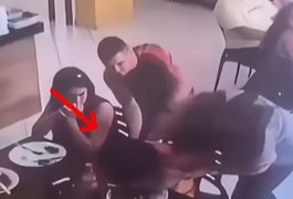 Bombeiro à paisana salva criança engasgada em restaurante em MG