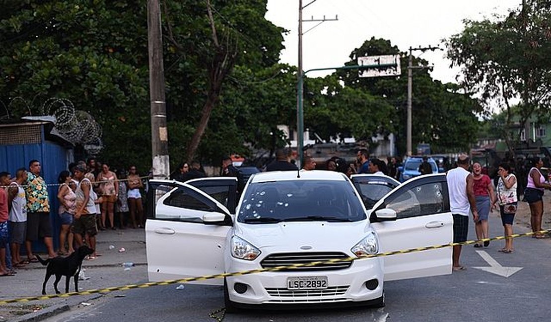 Dez militares são presos após carro de família ser fuzilado no Rio de Janeiro