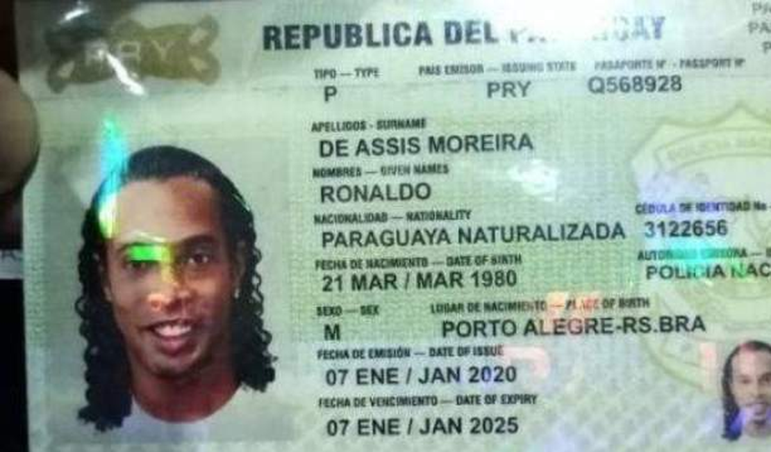 Polícia paraguaia faz busca em suíte de Ronaldinho por suposto passaporte falso
