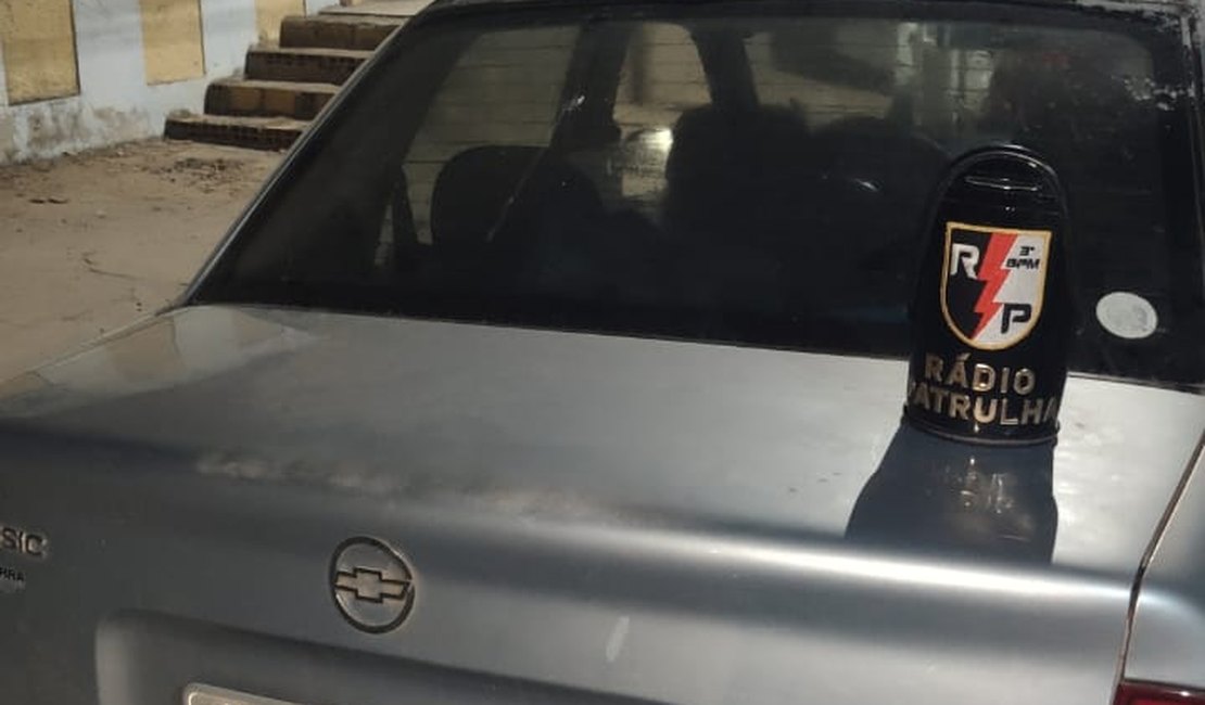 Minutos após o roubo, carro é recuperado pela polícia em Arapiraca