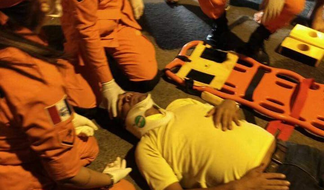 Vereador eleito cai de caminhonete e fica inconsciente durante comemoração