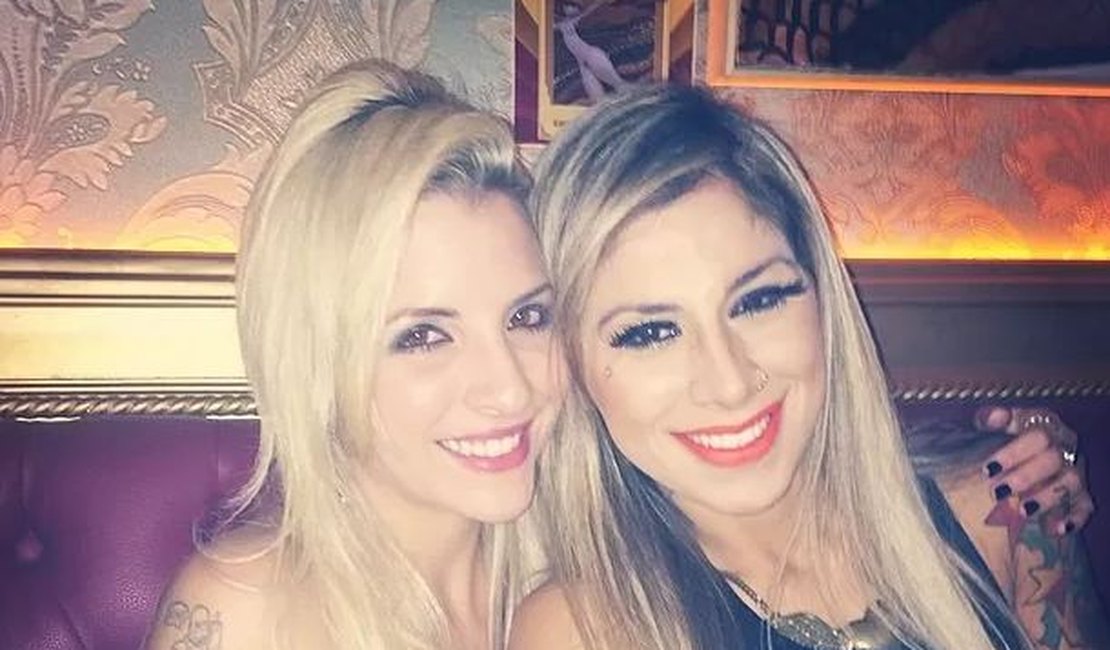 Ex-BBBs Vanessa e Clara saem juntinhas para jantar