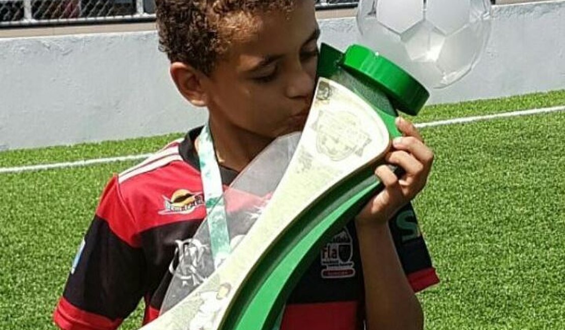 Após passar em testes, arapiraquense de apenas 8 anos será avaliado pelo Flamengo no RJ