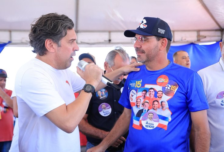 Ao lado de Isnaldo Bulhões e Paulinho Mendonça, ﻿Ricardo Paranhos realiza adesivaço em Jaramataia