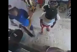 Criminosos assaltam loja de artigos religiosos com espingarda calibre 12, em Penedo; veja o vídeo