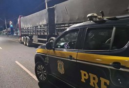 PRF apreende 36 toneladas de granito com nota fiscal falsa, em Uberlândia