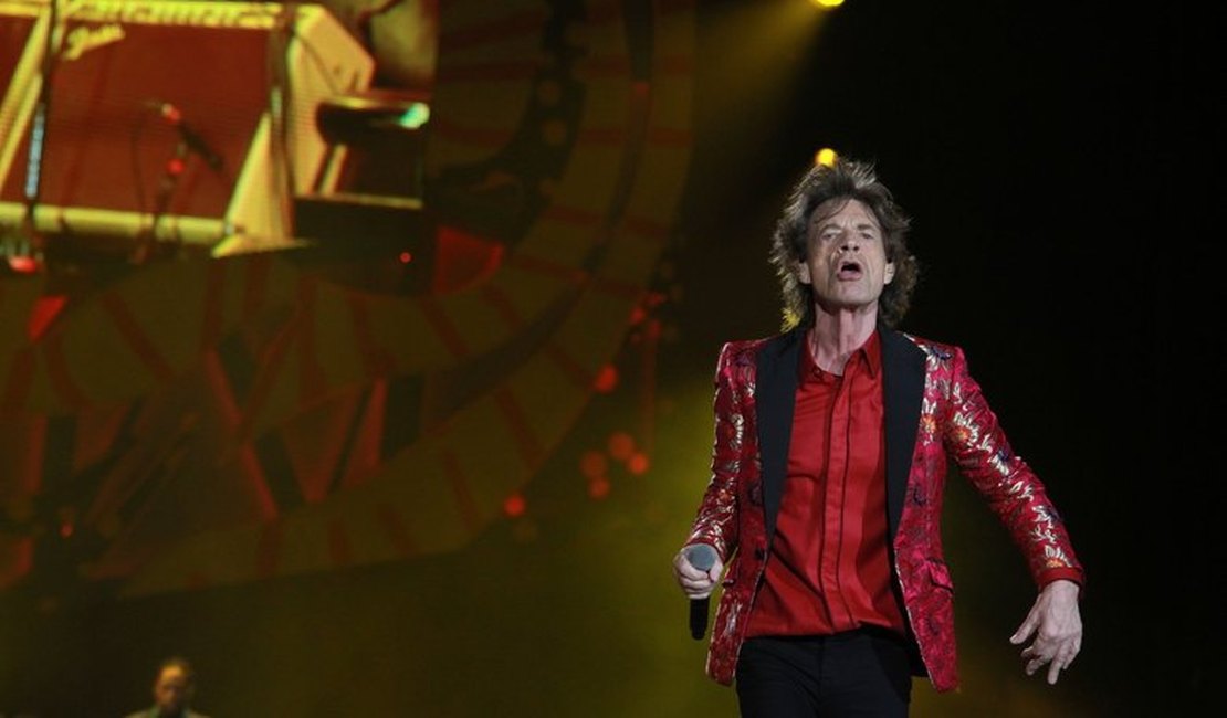 Rolling Stones usam grandes clássicos para empolgar Maracanã lotado