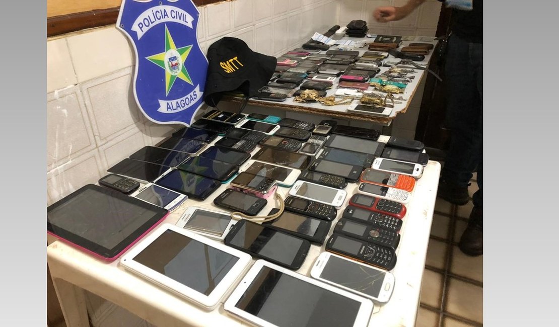 Materiais eletrônicos são encontrados em residência após denúncia anônima, em Delmiro Gouveia