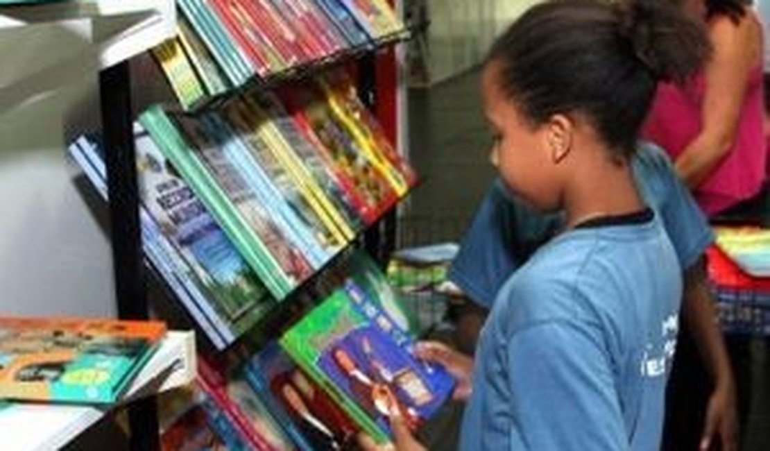 Sesc realiza feira de troca de livros em Maceió e Arapiraca