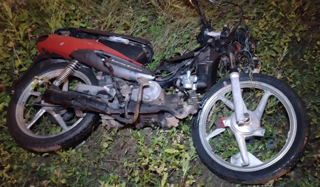Colisão frontal entre ciclomotor e motocicleta deixa duas pessoas feridas, em Arapiraca