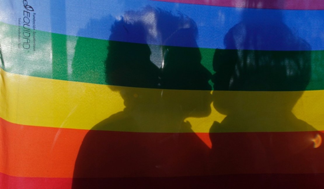 Mais de 8,5 mil casamentos homoafetivos foram realizados até 2014, diz CNJ