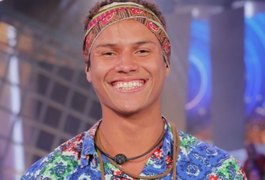 Seguidores pedem pra ex-BBB Danrley 'sair do armário' e ele rebate