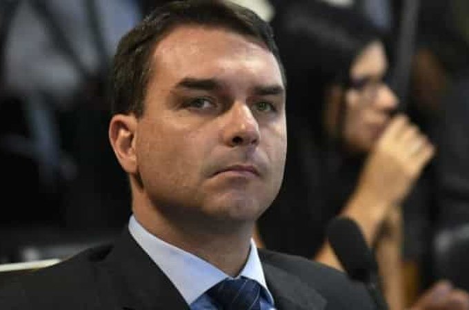 No Texas, Flávio Bolsonaro diz que 'Brasil é a solução' para EUA ter minerais de terras raras